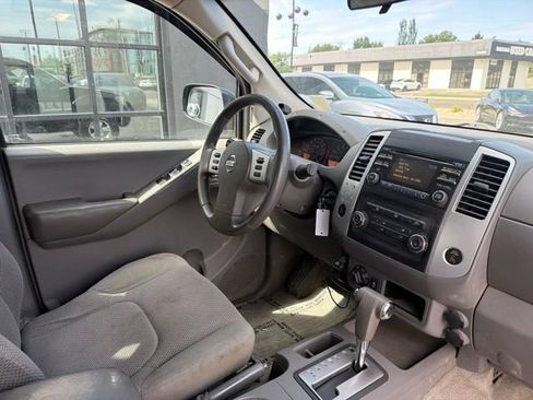 Used 2013 Nissan Frontier SV AWD/4WD image 9