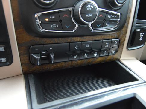 Used 2015 RAM 1500 Laramie Longhorn w/ Convenience Group AWD/4WD image 19