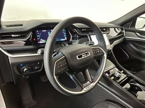 Used 2022 Jeep Grand Cherokee Trailhawk AWD/4WD image 13