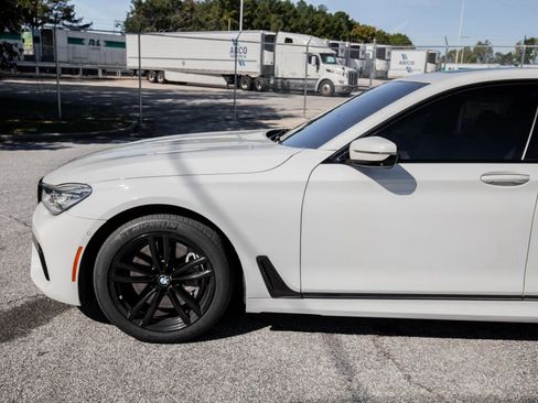 Used 2018 BMW 750i image 3