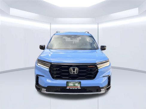 Used 2025 Honda Pilot TrailSport image 2
