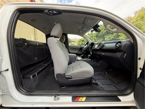 Used 2018 Toyota Tacoma SR RWD image 26