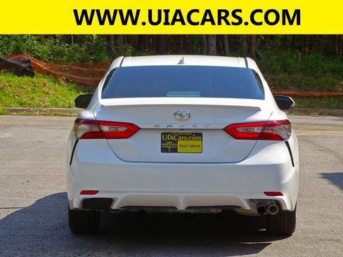 Used 2021 Toyota Camry SE image 9