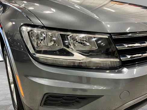 Used 2018 Volkswagen Tiguan SE AWD/4WD image 30