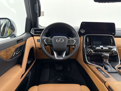 Used 2024 Lexus LX 600 4WD w/ Appearance Package image 31