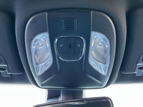 Used 2025 Jeep Compass Limited image 17