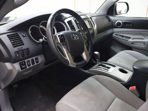 Used 2015 Toyota Tacoma Base w/ SR5 Package image 17
