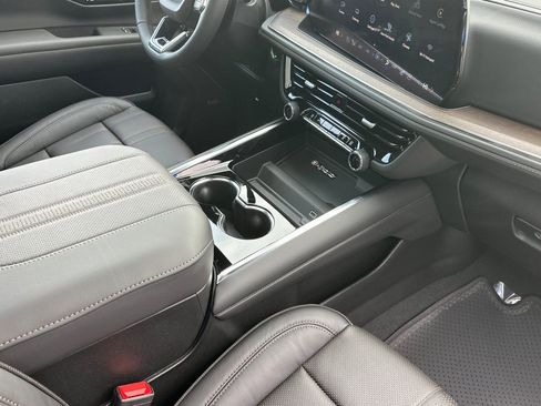 New 2026 Chevrolet Suburban High Country AWD/4WD image 19