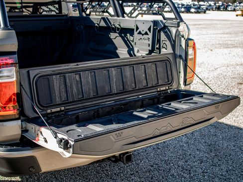 Used 2024 GMC Canyon AT4X image 22