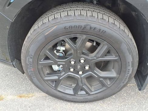 Used 2025 Ford Maverick Lobo AWD/4WD image 9