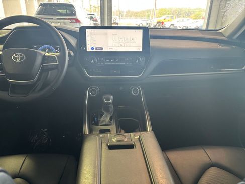 Used 2025 Toyota Grand Highlander LE image 18