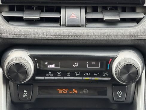 Used 2019 Toyota RAV4 LE w/ All Weather Liner Package AWD/4WD image 25