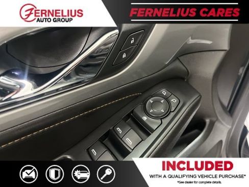 Used 2021 Chevrolet Traverse LT FWD image 39