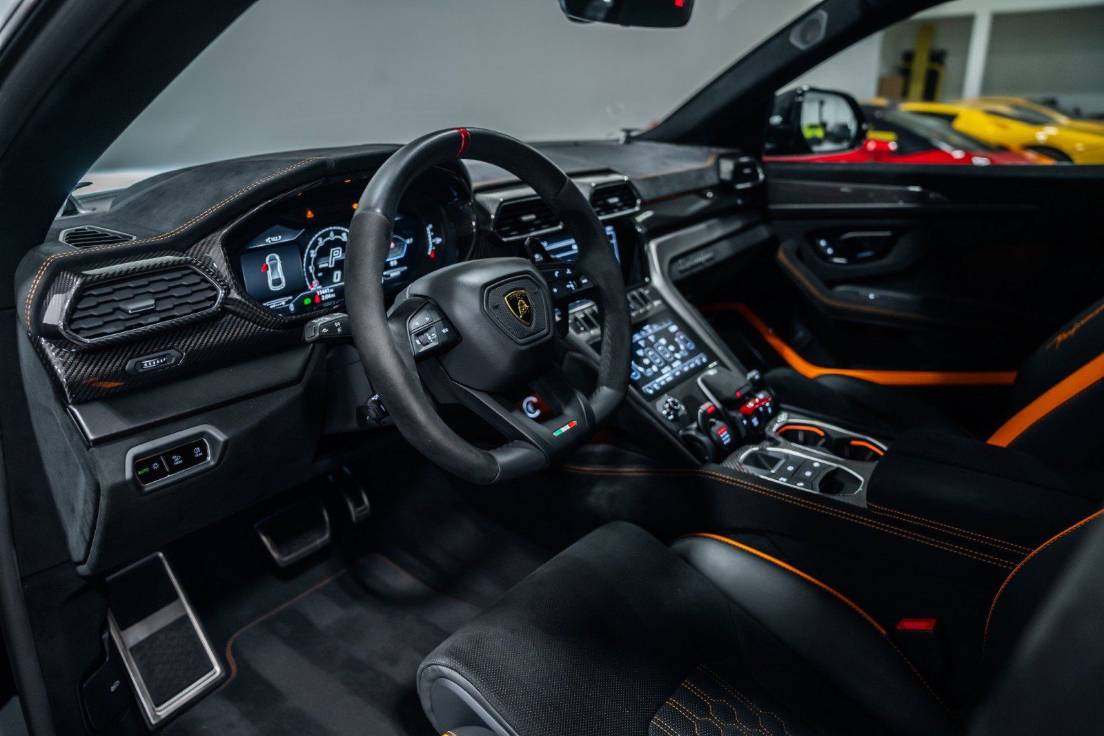 Used 2024 Lamborghini Urus Performante AWD/4WD image 10