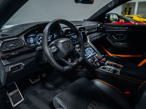 Used 2024 Lamborghini Urus Performante AWD/4WD image 10