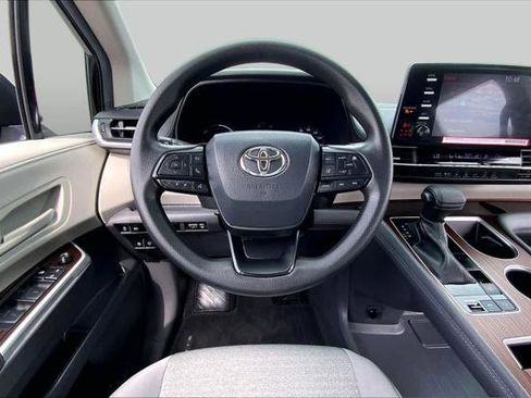 Certified 2024 Toyota Sienna LE FWD image 6