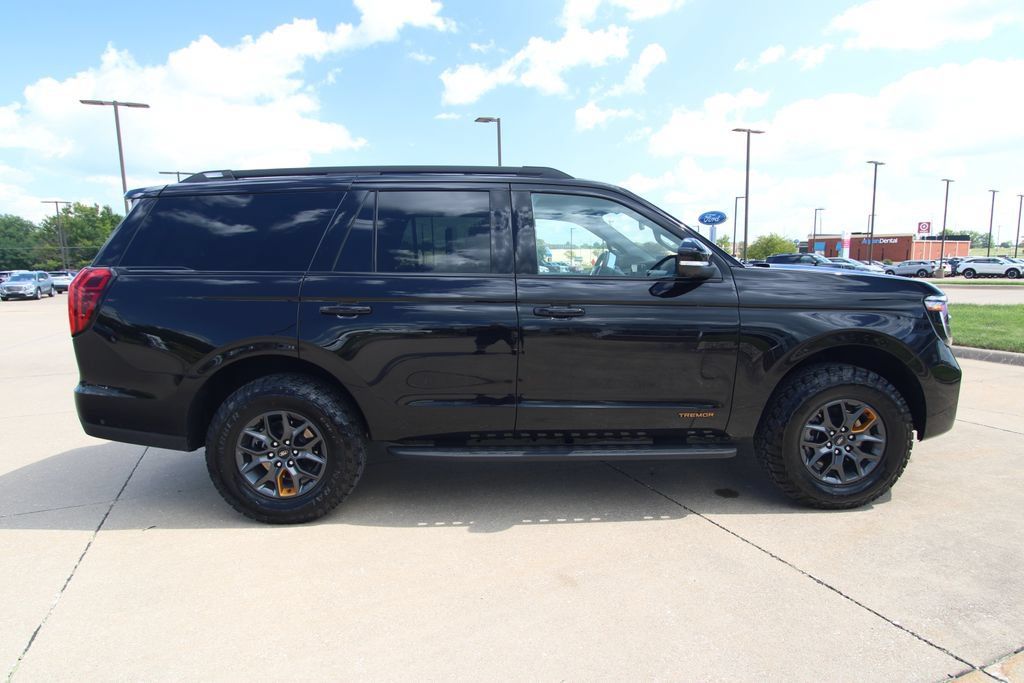 Used 2025 Ford Expedition Tremor AWD/4WD image 4