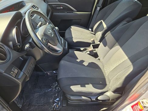 Used 2012 MAZDA MAZDA5 Touring w/ Moonroof & Audio Pkg FWD image 10
