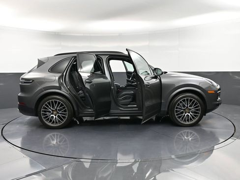 Certified 2022 Porsche Cayenne image 36