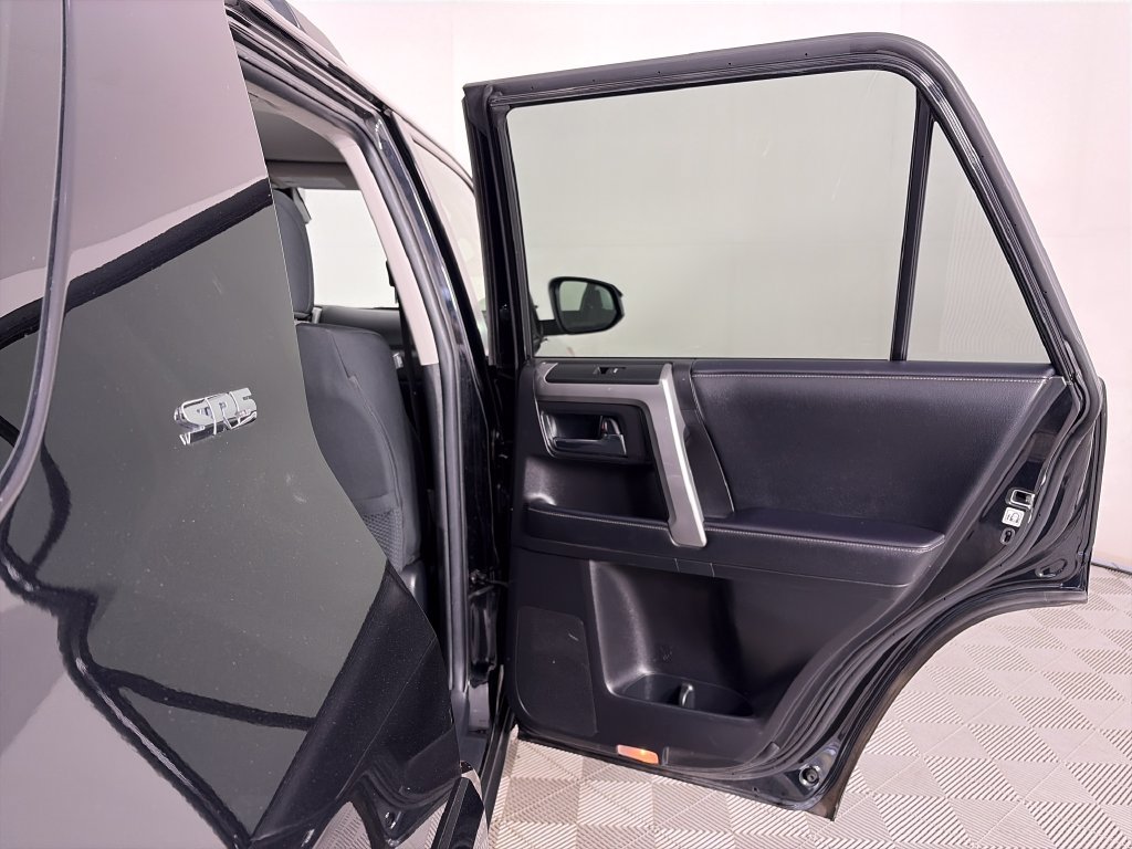 Used 2022 Toyota 4Runner SR5 AWD/4WD image 29
