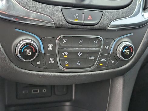 Used 2023 Chevrolet Equinox LT image 16