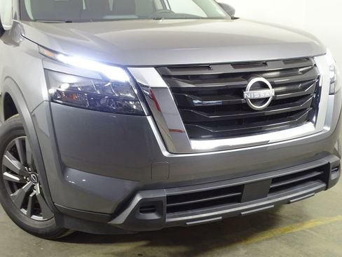 Used 2024 Nissan Pathfinder SV image 44