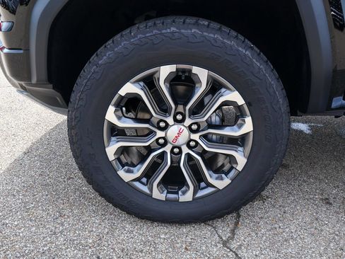 New 2026 GMC Canyon Denali w/ LPO, Black Badging Package AWD/4WD image 38