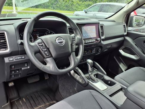 Used 2022 Nissan Frontier SV AWD/4WD image 9