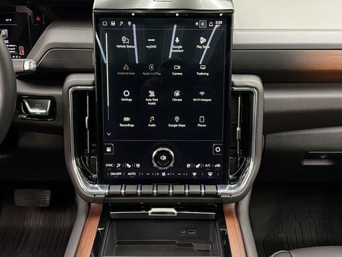 Used 2026 GMC Yukon Denali w/ Sun & Power Step Package AWD/4WD image 18