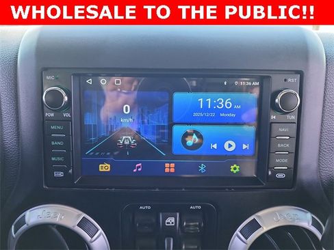 Used 2015 Jeep Wrangler Unlimited Rubicon w/ Connectivity Group image 22