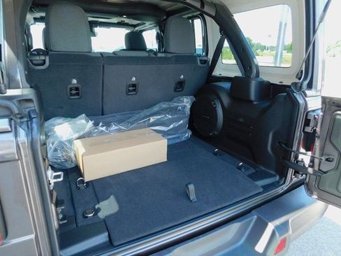 New 2025 Jeep Wrangler Unlimited Rubicon w/ Technology Group image 12