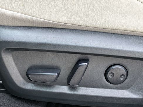 Used 2024 Nissan Rogue SL FWD image 23