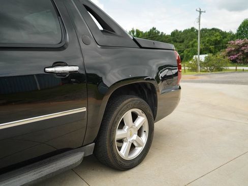 Used 2013 Chevrolet Avalanche LTZ RWD image 22