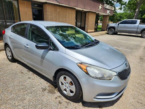 Used 2015 Kia Forte LX w/ Popular Package FWD image 2