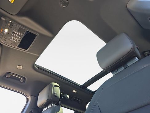 New 2026 Land Rover Defender 110 X-Dynamic SE AWD/4WD image 30