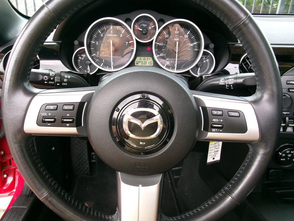 Used 2006 MAZDA MX-5 Miata Sport RWD image 23