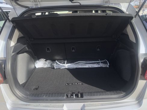 Used 2024 Hyundai Venue SEL image 8
