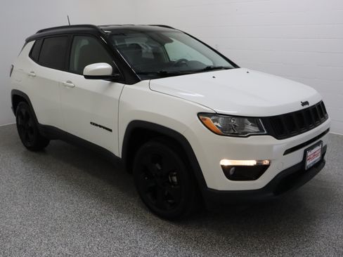 Used 2019 Jeep Compass Latitude FWD image 4