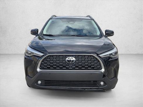 Certified 2024 Toyota Corolla Cross XLE image 2