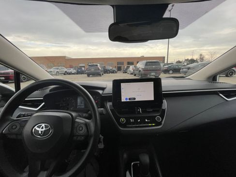 Used 2025 Toyota Corolla LE image 32