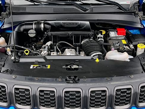 Used 2025 Jeep Compass Trailhawk AWD/4WD image 8