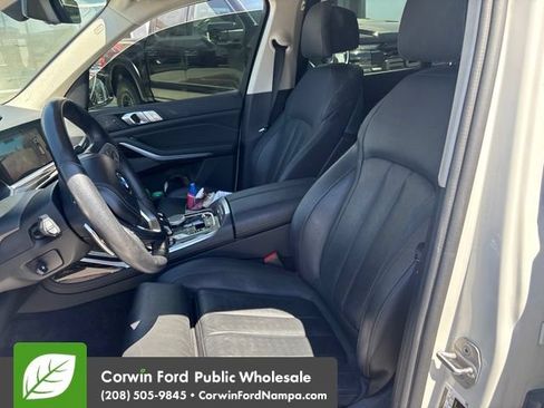 Used 2021 BMW X7 xDrive40i w/ Premium Package AWD/4WD image 9