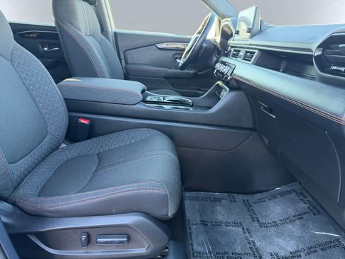 Used 2025 Honda Pilot Sport image 20