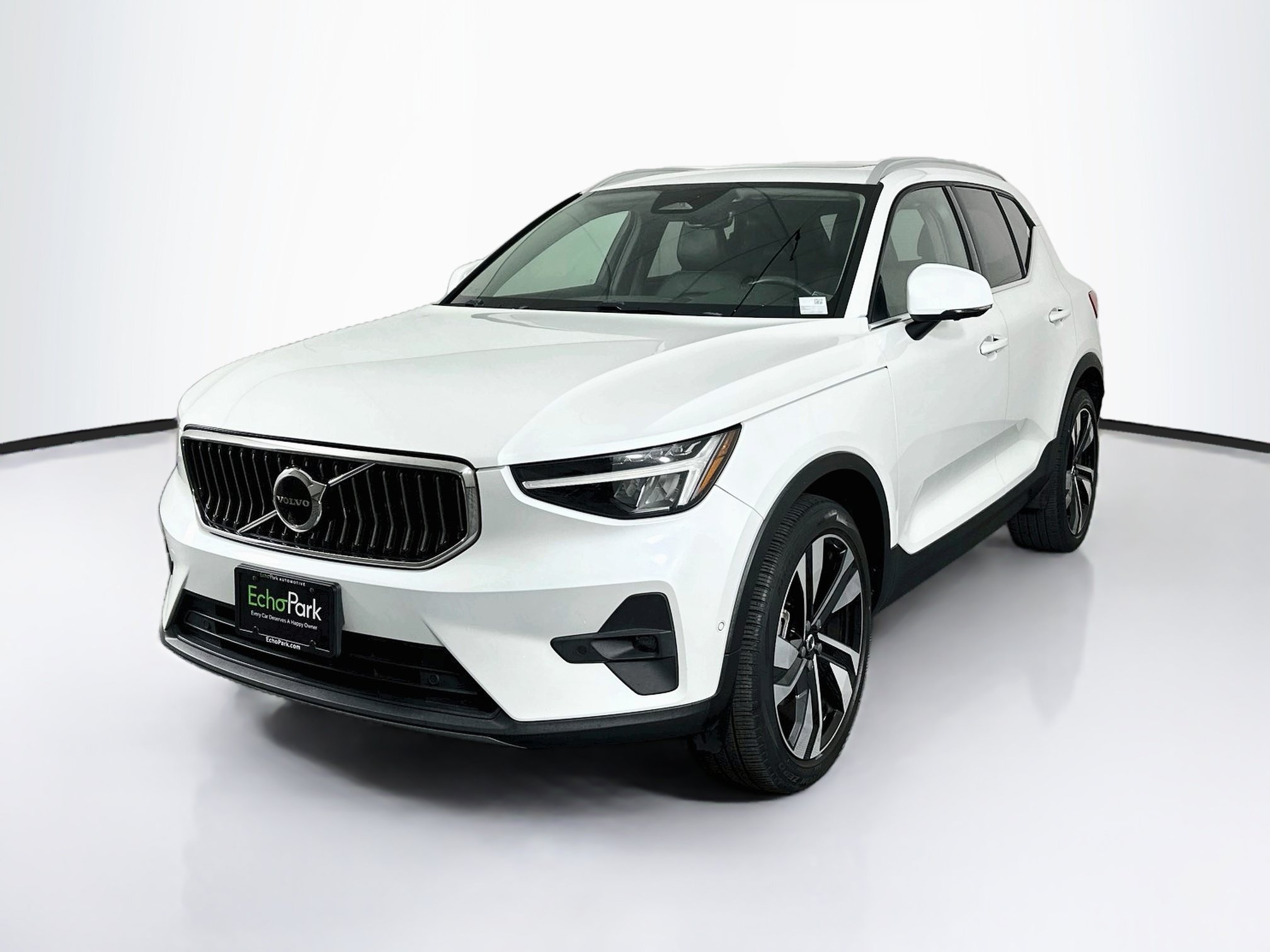 Used 2023 Volvo XC40 B5 Ultimate w/ Protection Package Premier AWD/4WD image 3