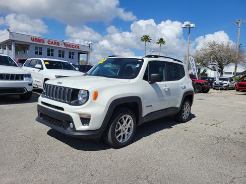 Used 2022 Jeep Renegade Latitude image 2