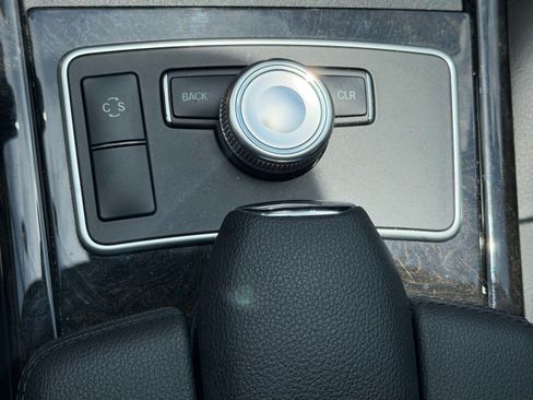 Used 2010 Mercedes-Benz E 350 4MATIC Sedan image 26
