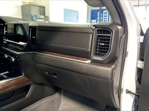 Used 2025 GMC Sierra 1500 Elevation w/ Elevation Premium Package AWD/4WD image 13
