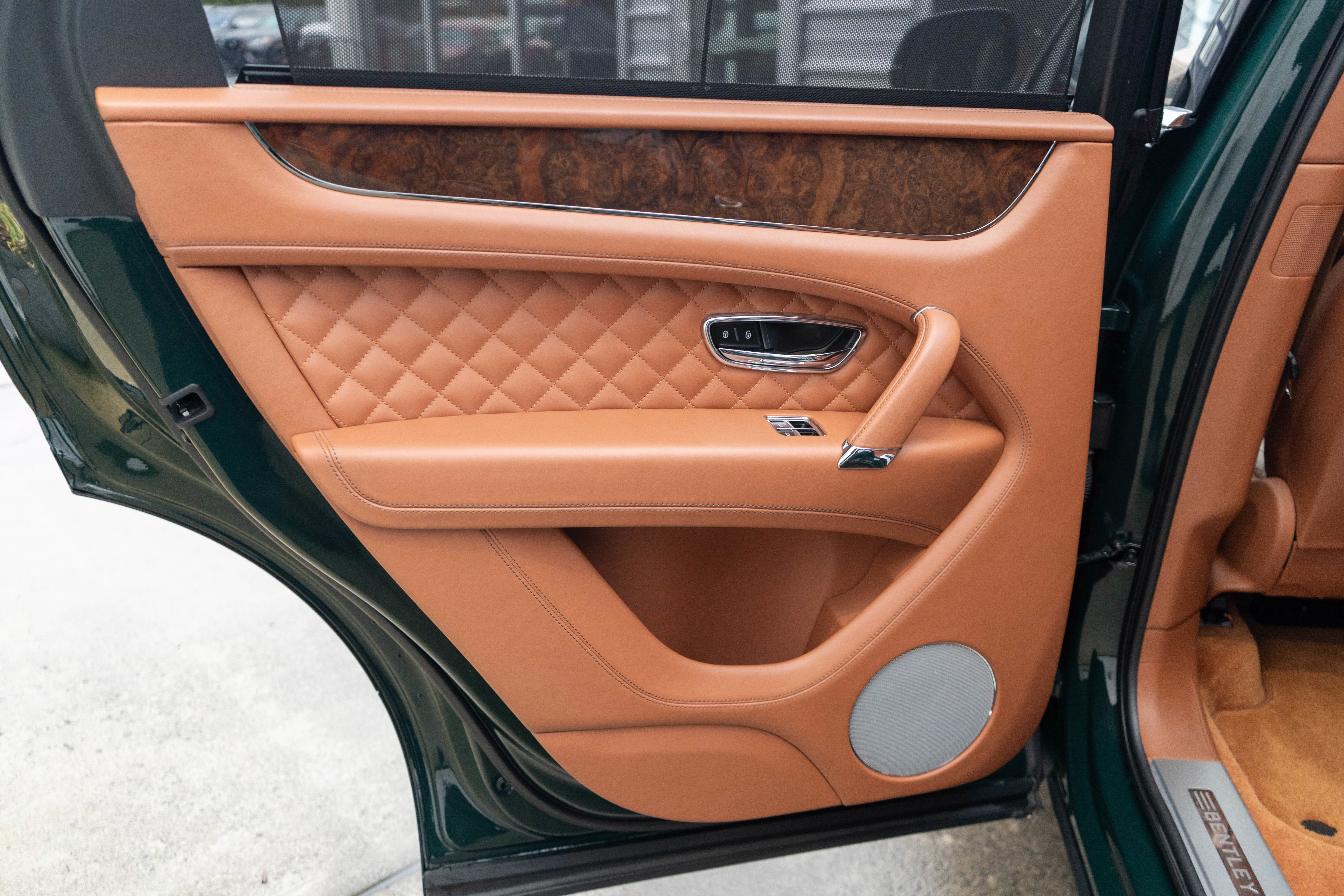 Used 2017 Bentley Bentayga AWD/4WD image 29