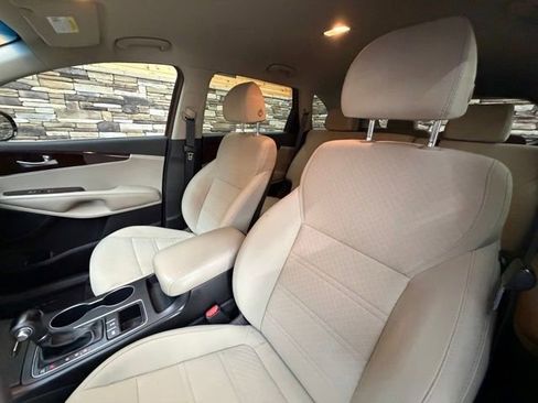 Used 2018 Kia Sorento AWD image 12