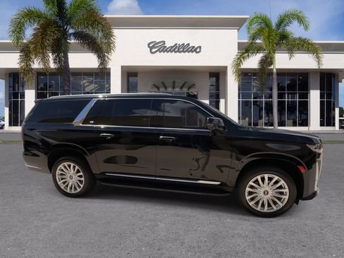 Certified 2023 Cadillac Escalade ESV Luxury RWD image 17